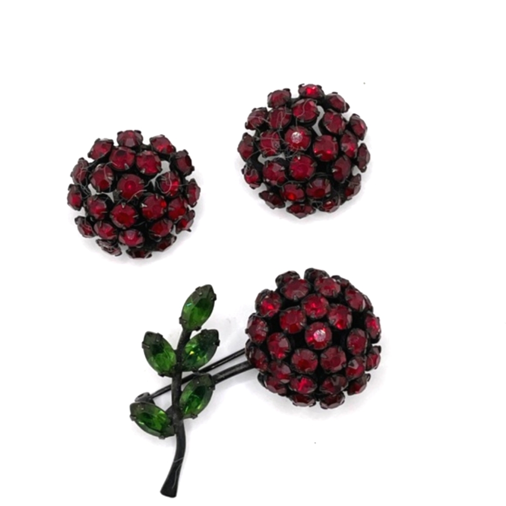 Warner Signed Vintage Japanned Red Rhinestone Brooch Clip Earrings Set
